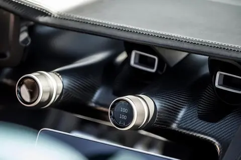 这车太顶了！ 电动超跑新王，限量10台，价格上千万，你敢买吗？